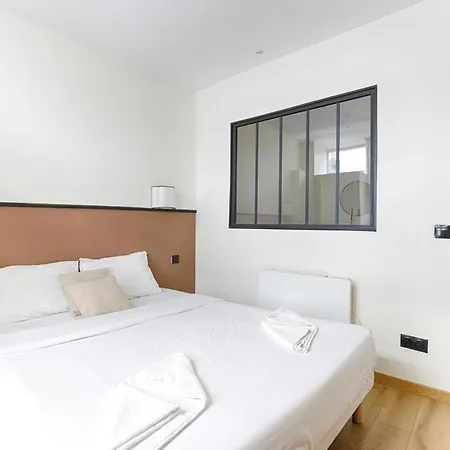 Apartment De Charme Au Coeur Des Batignolles Paris
