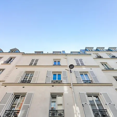 Apartment De Charme Au Coeur Des Batignolles